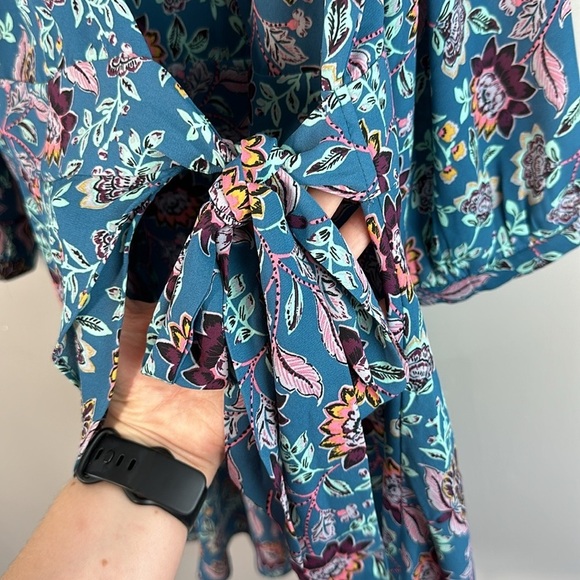 Torrid Floral Blue Georgette Wrap Tunic Blouse Size 0 - Picture 5 of 16